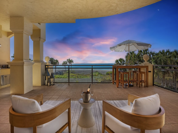 Ultra Posh South end Condo with Private Pool and Spa